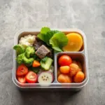 Vegetarische Bento Box für einen Meal Prep Plan